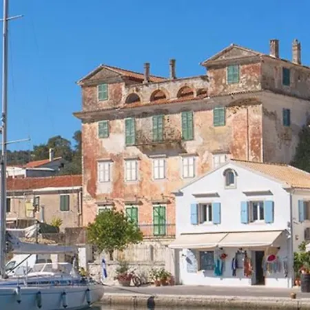 The Old House Apartment