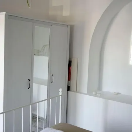 The Old House Apartment