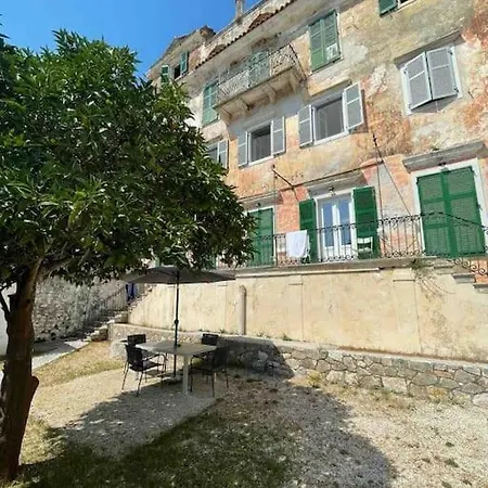 The Old House Apartment