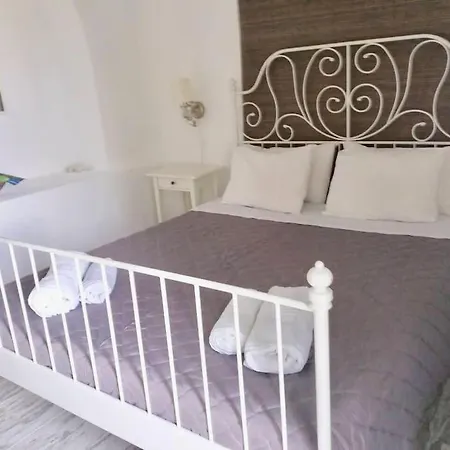 The Old House Apartment *