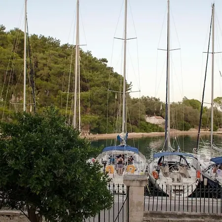 The Old House * Gaios